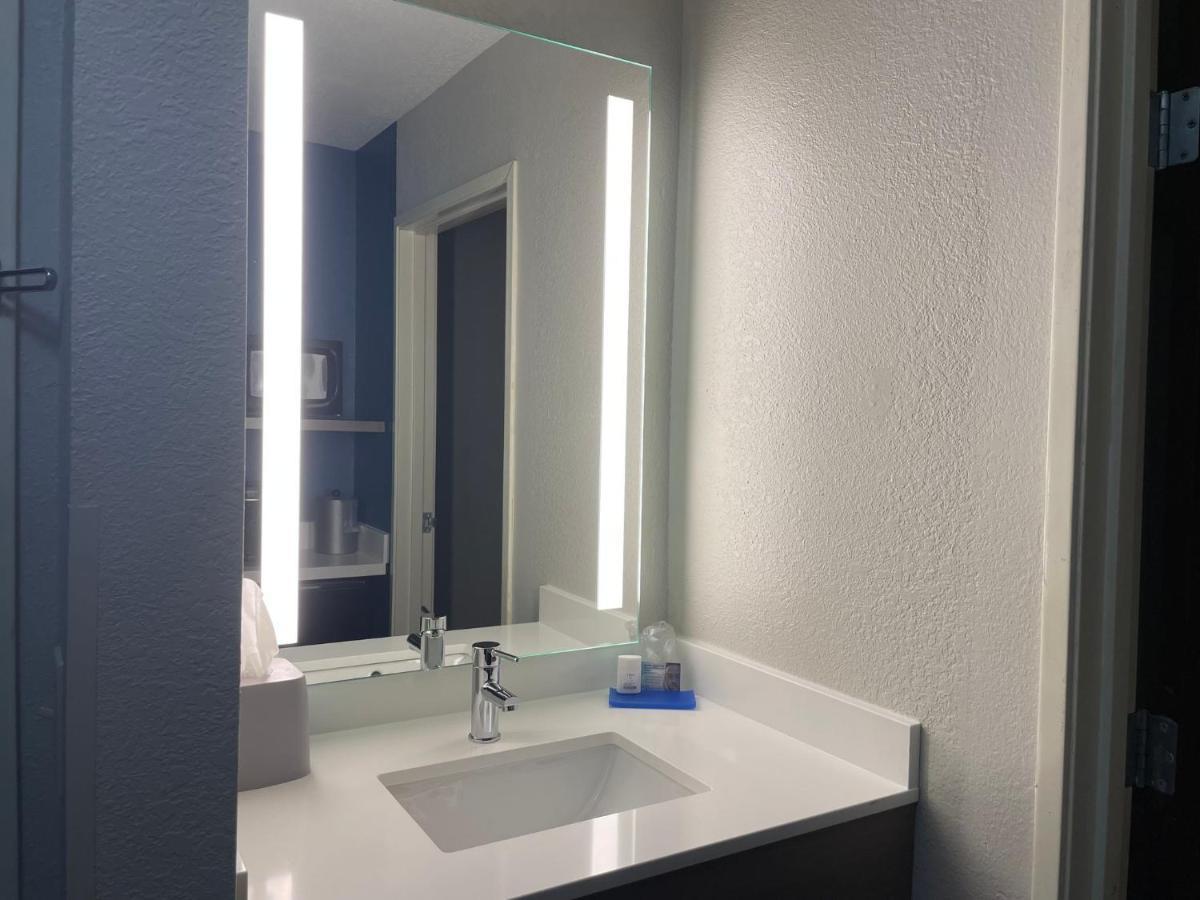 Holiday Inn Express Lapeer By Ihg Bagian luar foto